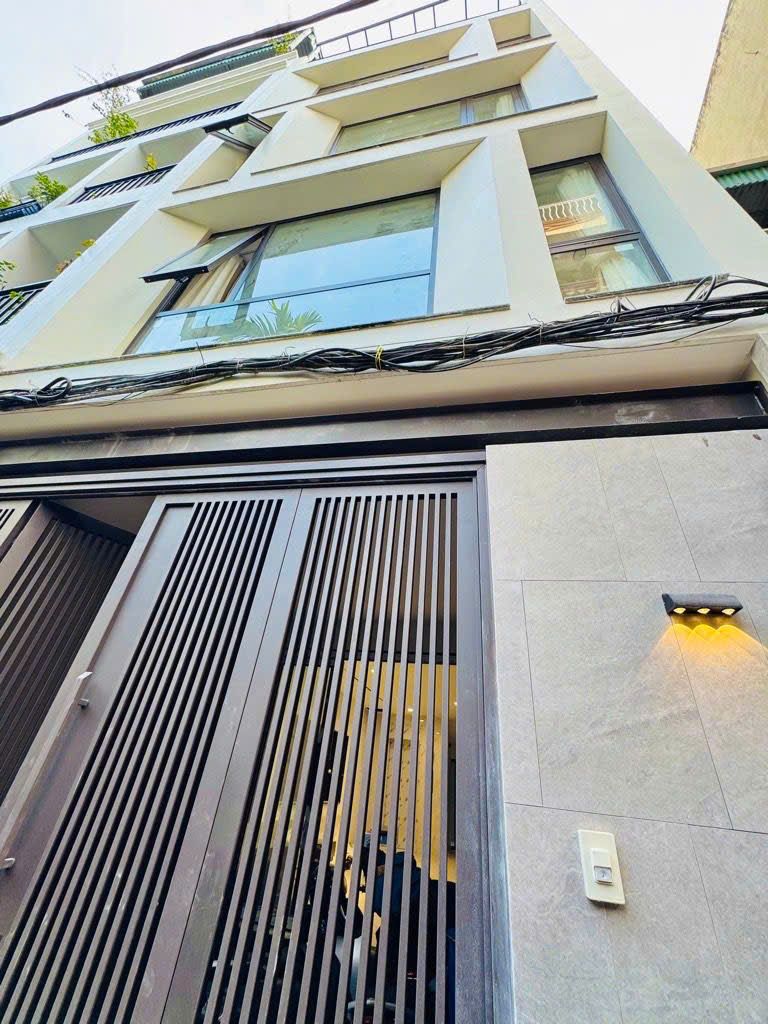 Chính chủ bán nhanh nhà Phú Xá, Phú Thượng xây 6 tầng, 1 tum  oto, ngõ thông , oto  đỗ sân nhà